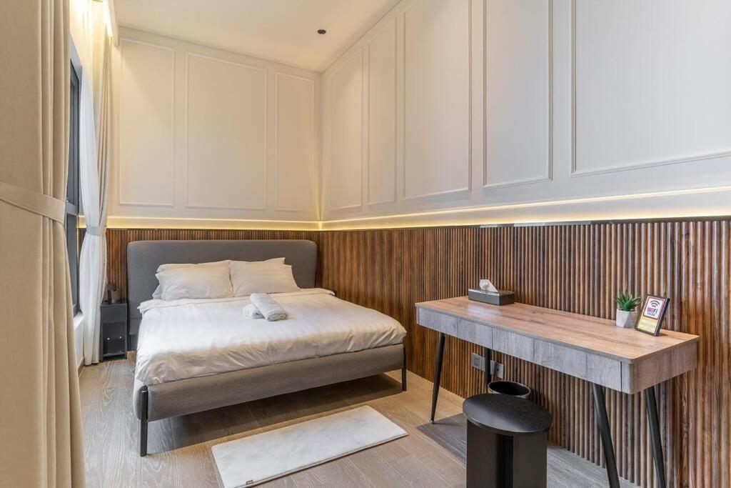 The Rixx Fabulous @ D1/jacuzzi/pool/gym Apartment *